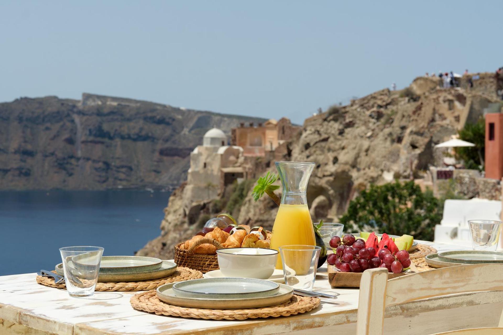 Ilivatos - Elegant Villa On The Caldera'S Edge Ía Eksteriør bilde