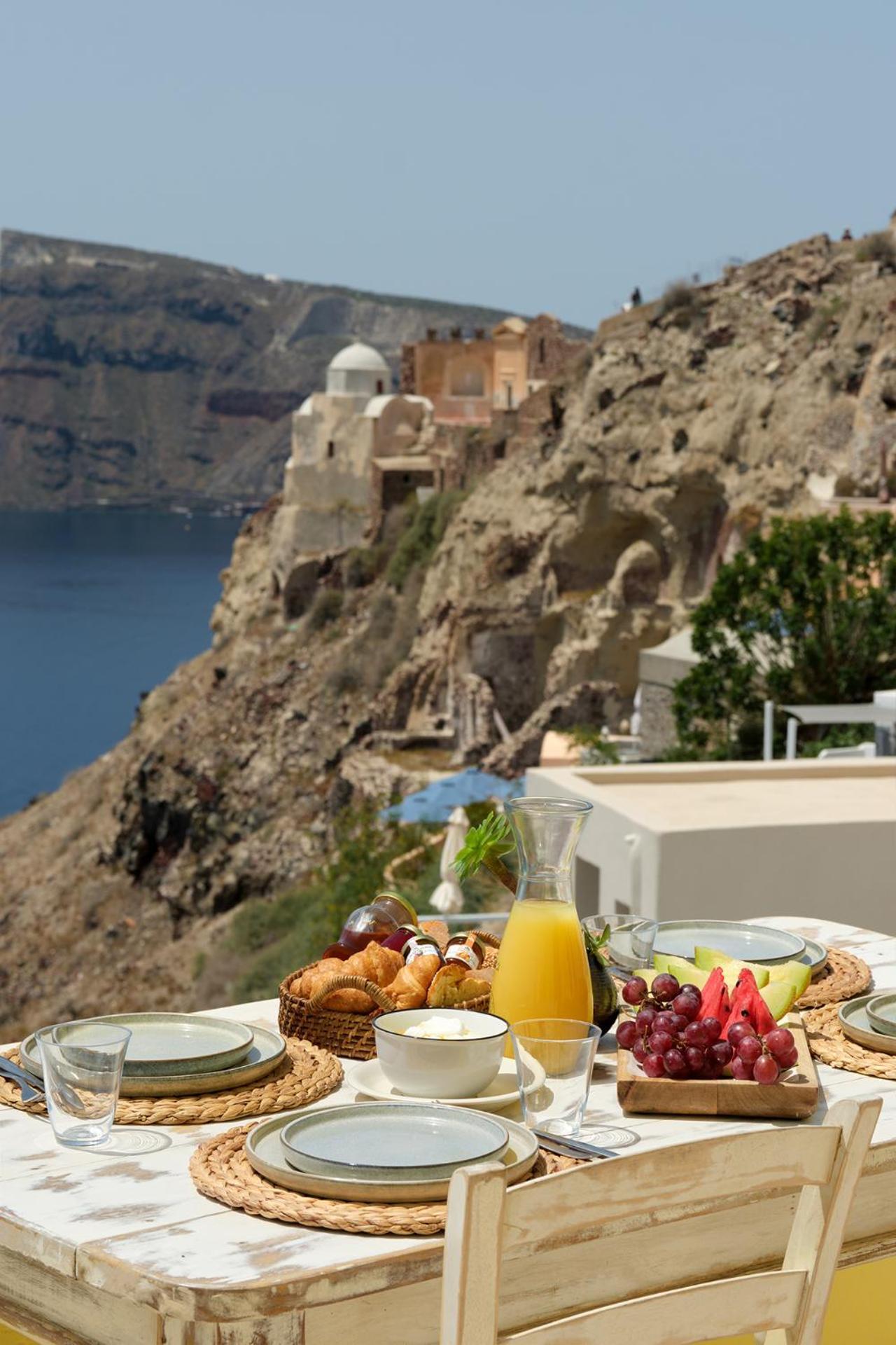 Ilivatos - Elegant Villa On The Caldera'S Edge Ía Eksteriør bilde